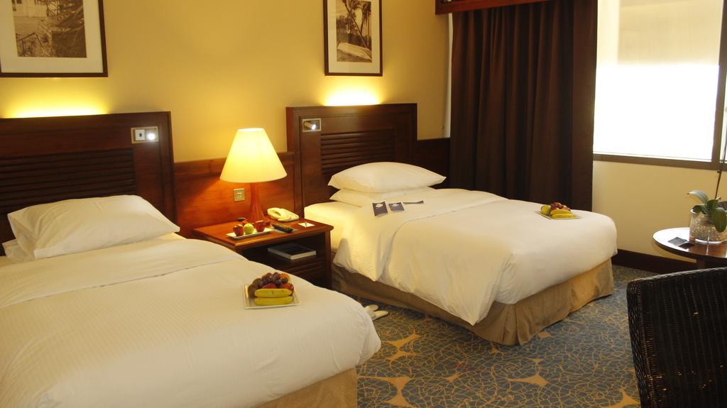 Radisson Blu Resort, Charjah Extérieur photo A room at the hotel