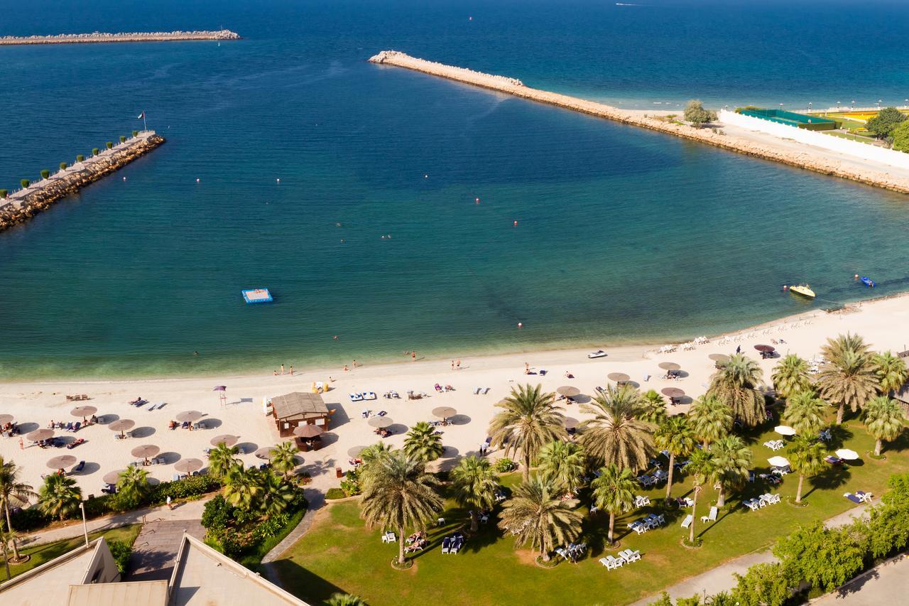Radisson Blu Resort, Charjah Extérieur photo The beach at Jumeirah Rotana