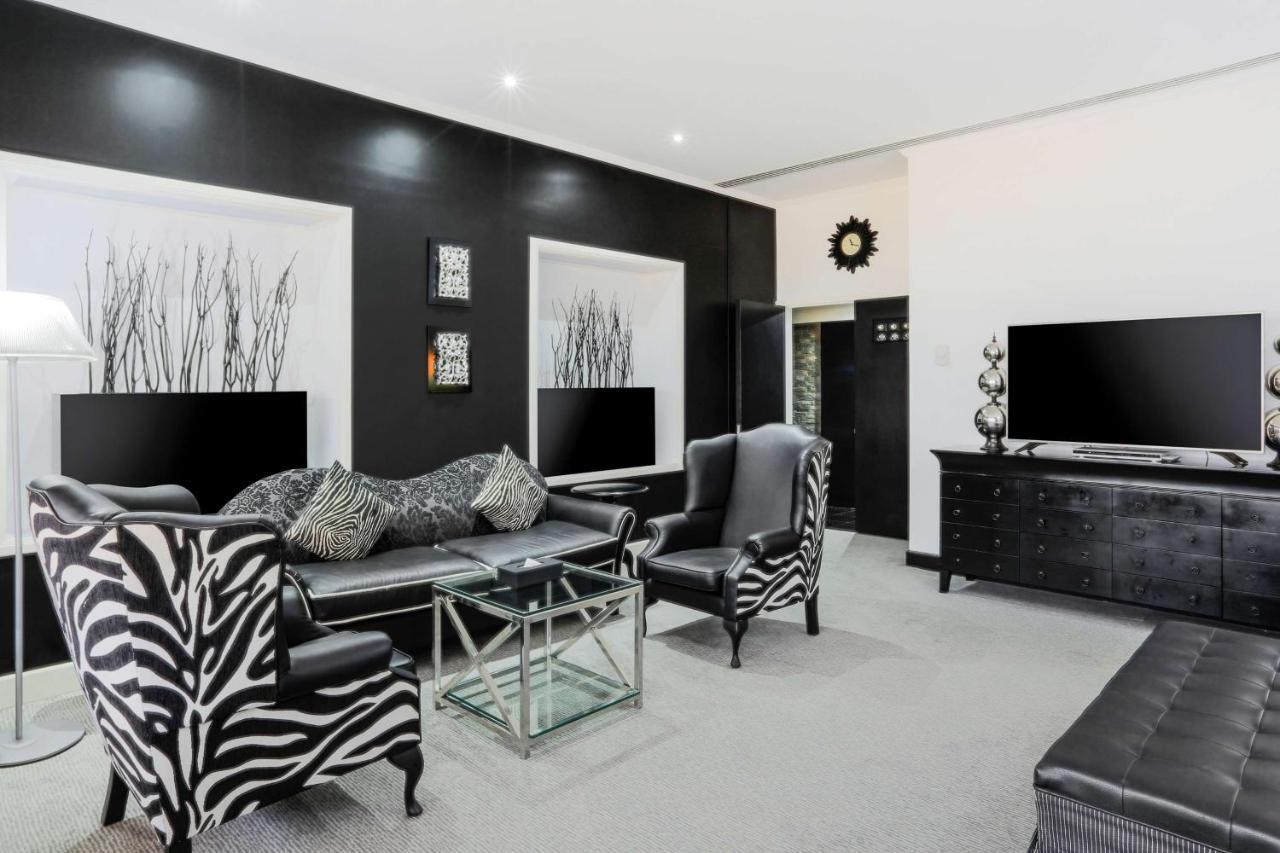 Radisson Blu Resort, Charjah Extérieur photo A living room with zebra print furniture
