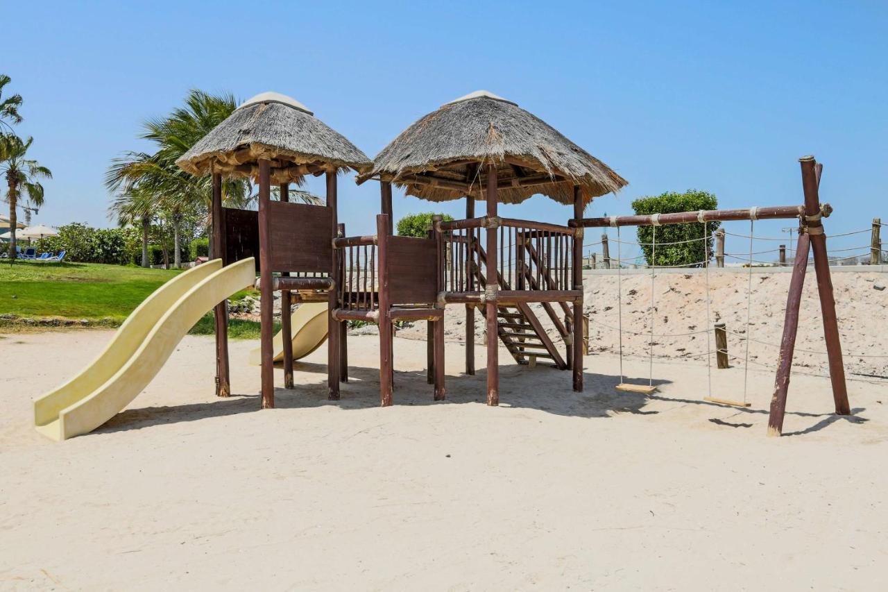 Radisson Blu Resort, Charjah Extérieur photo Playground at the park