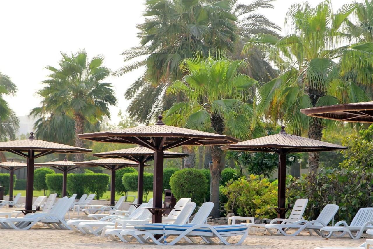 Radisson Blu Resort, Charjah Extérieur photo Beach at the resort