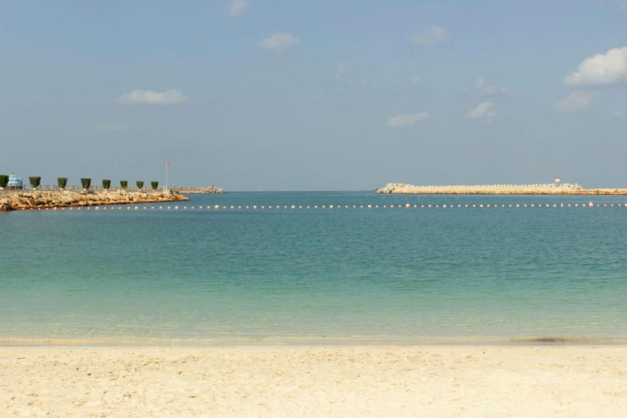 Radisson Blu Resort, Charjah Extérieur photo The beach at the resort