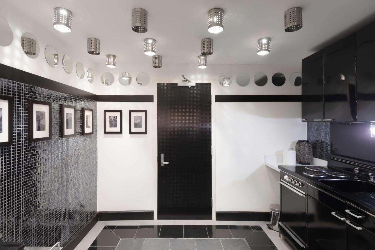 Radisson Blu Resort, Charjah Extérieur photo A kitchen with a concealed door